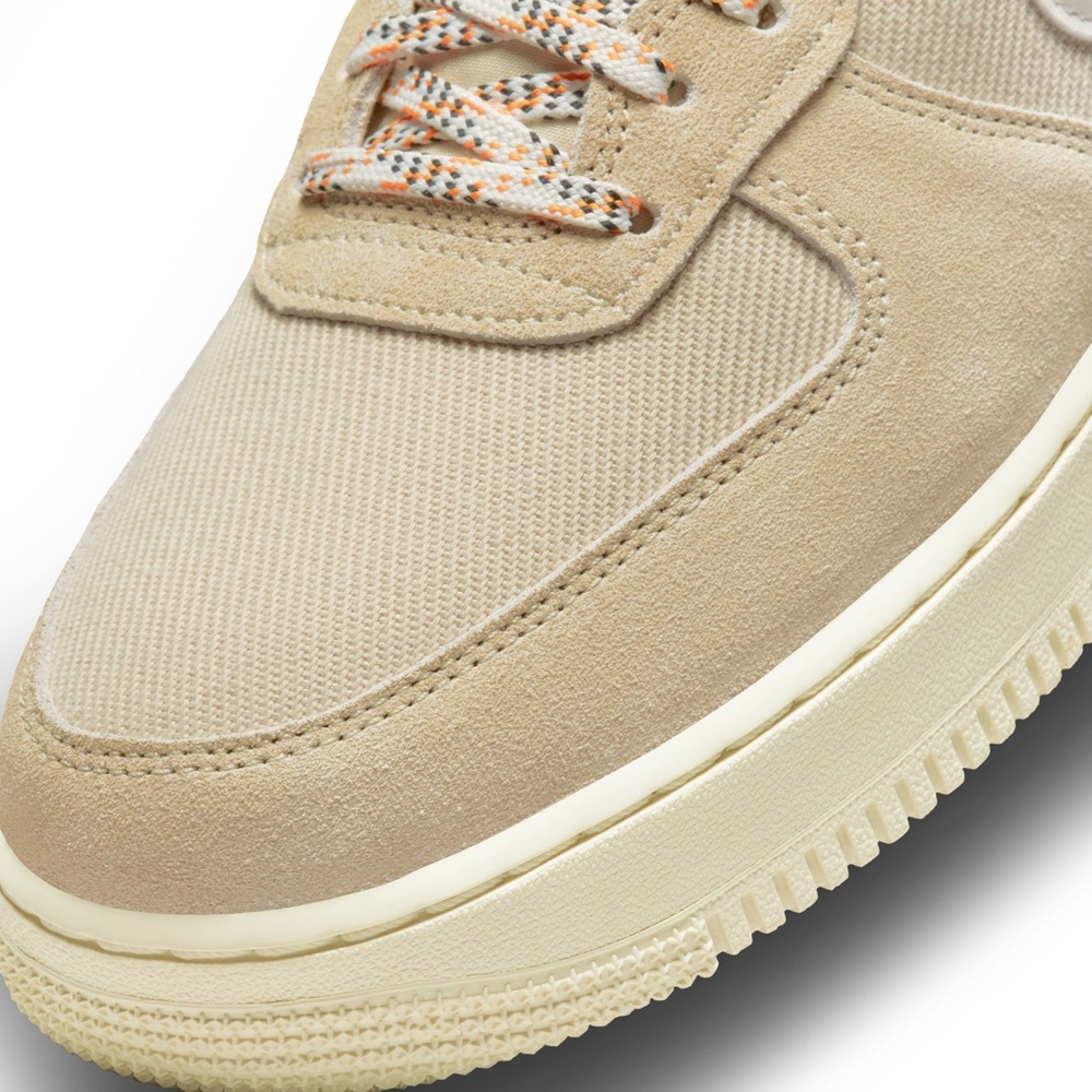 Nike Beige and White Sneakers - Picture 6 of 6